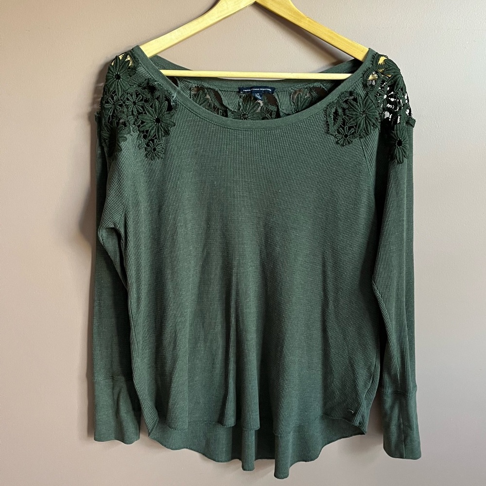 American Eagle Green Long-Sleeve Scoop Neck Shirt